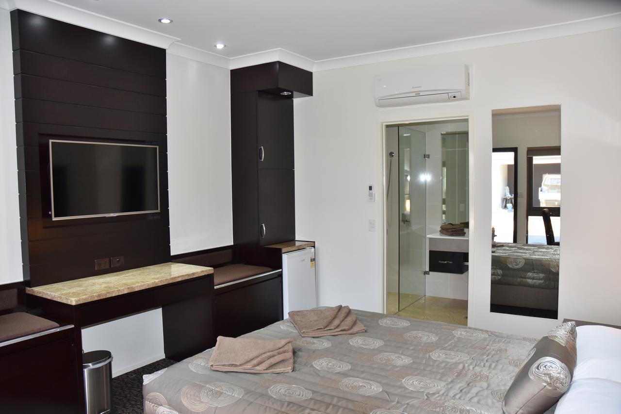Western Downs Motor Inn Miles Bagian luar foto