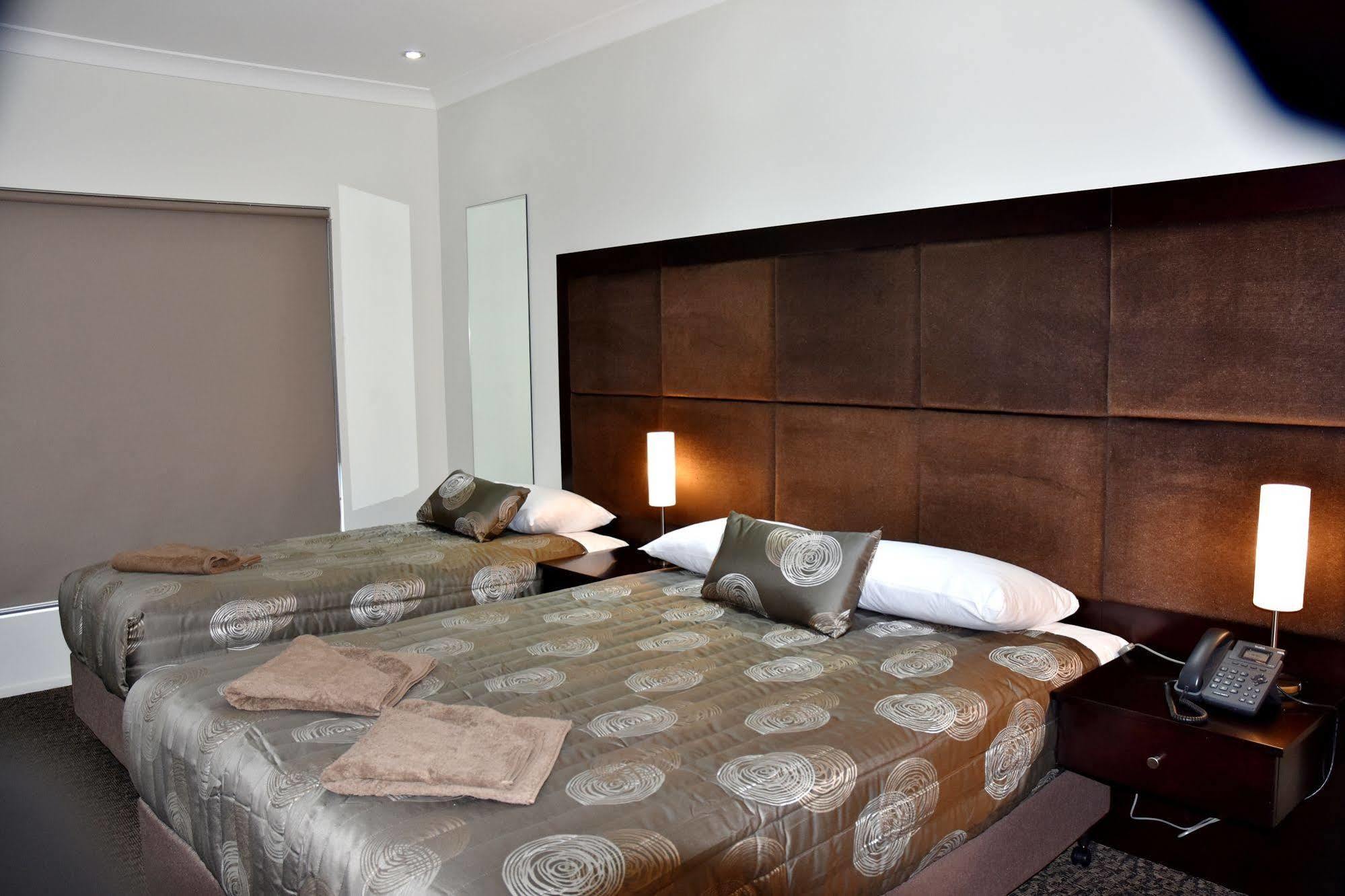 Western Downs Motor Inn Miles Bagian luar foto
